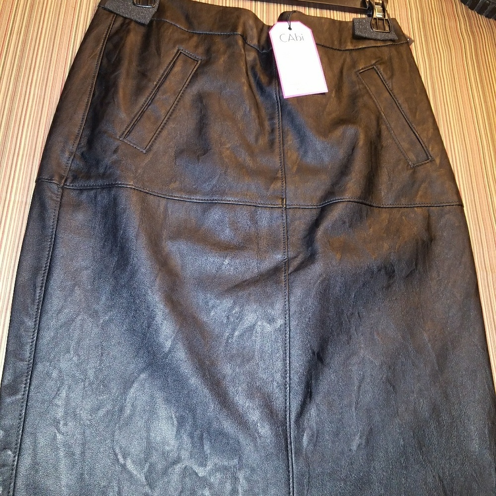 Black skirt with small pockets in front